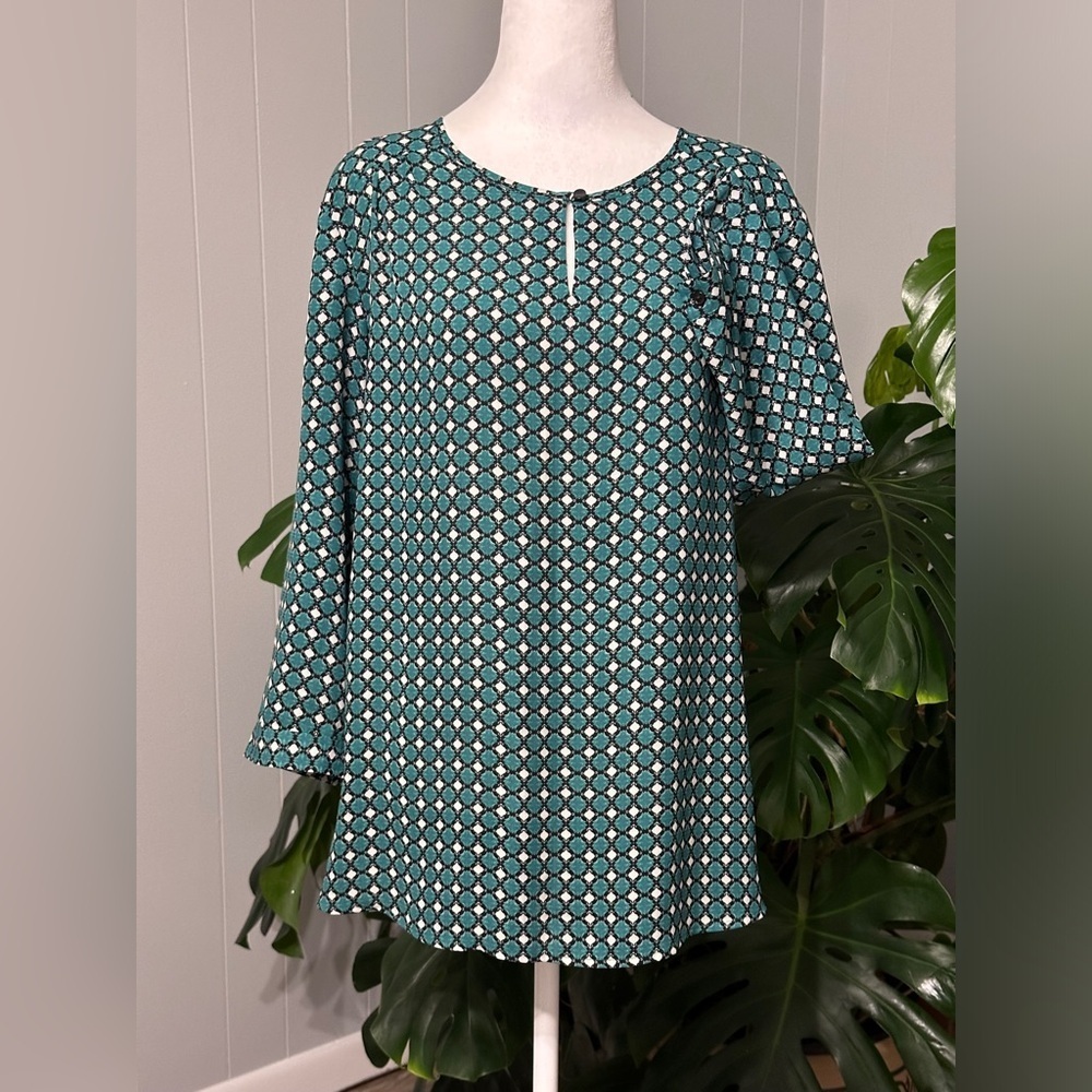 🛍️ an Heusen 100% Polyester one button closure long sleeve blouse Size L